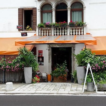 Ristorante Pizzeria Al Mondo Valstagna Exteriör bild