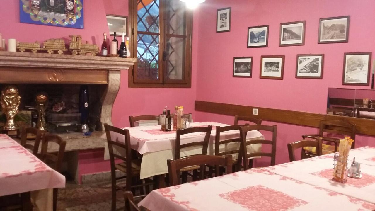 Ristorante Pizzeria Al Mondo Valstagna Exteriör bild